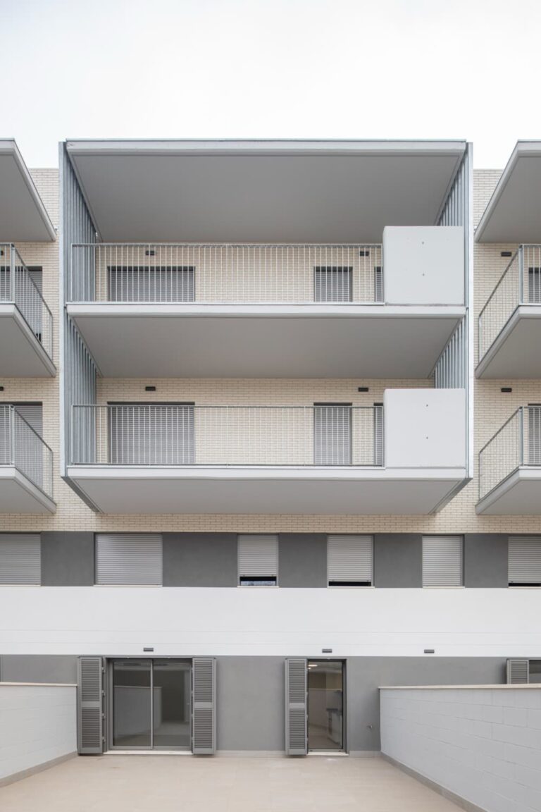 Fachada vivienda sostenible
