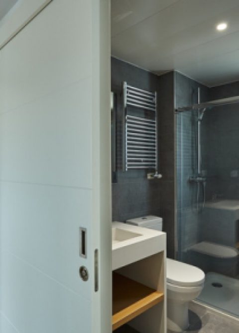 Baño acabados sostenibles